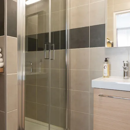 Отель The Originals City, Notre Dame,