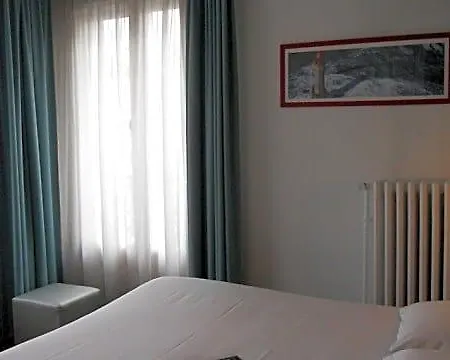 Hotel The Originals City, Notre Dame, 3*