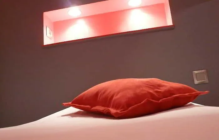 Отель The Originals City, Notre Dame,