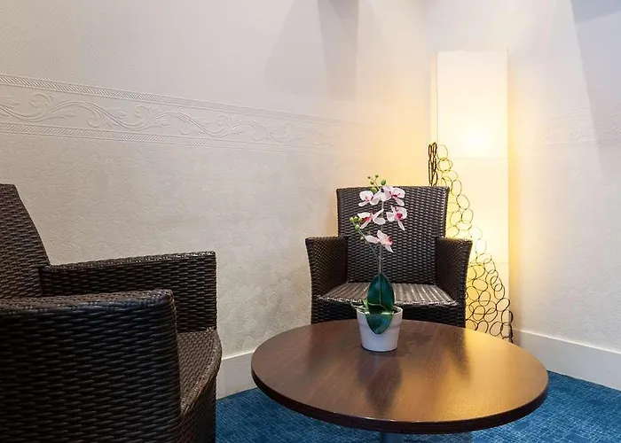 Отель The Originals City, Notre Dame, 3*