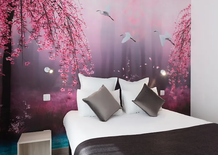 Отель The Originals City, Notre Dame, 3*